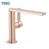 Mitigeur avec manette latérale pour lavabo Or Rose Mat 24K - TRES 21120501OPM